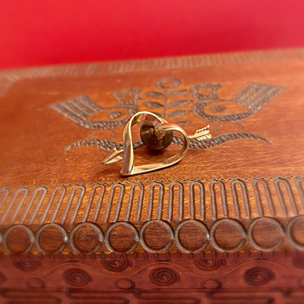 Vintage Avon Gold
Tone Open Heart And Arrow Tie
Tack Pin